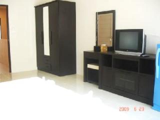 Room thumbnail 3