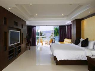 Room thumbnail 9