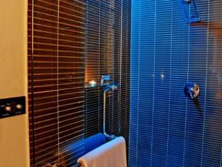 Room thumbnail 3