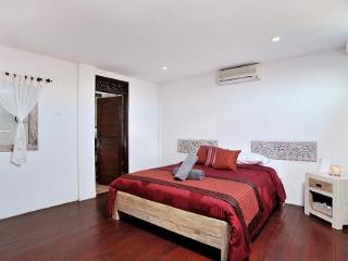 Room thumbnail 9