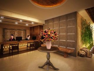Lobby thumbnail 12