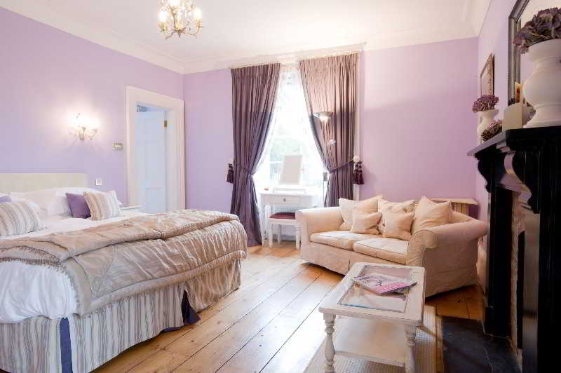 Room
 di The Horn of Plenty