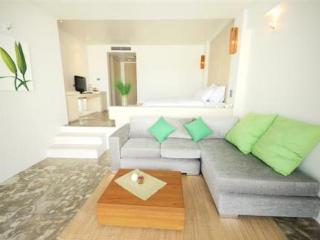 Room thumbnail 3
