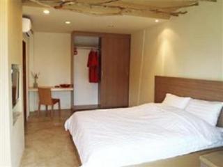 Room thumbnail 7