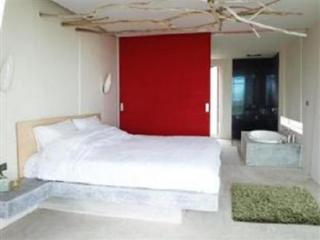 Room thumbnail 9