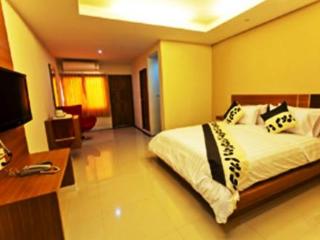 Room thumbnail 3