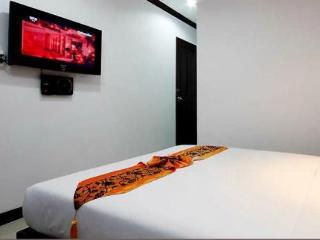 Room thumbnail 6