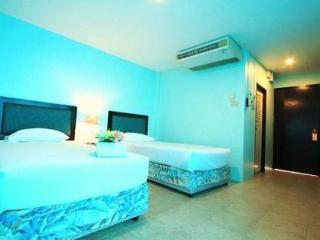 Room thumbnail 3