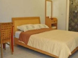 Room thumbnail 6