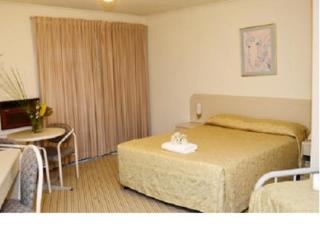 Room thumbnail 3