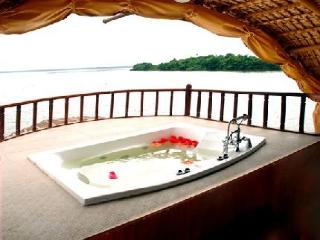 General view
 di Lemon Tree Vembanad Lake Resort Muhamma West Of Ku