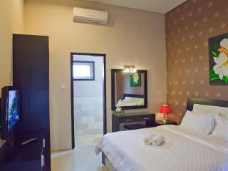 Room thumbnail 3