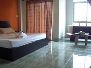 Room thumbnail 3