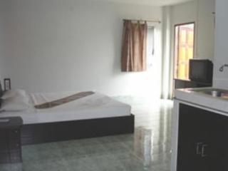 Room thumbnail 4