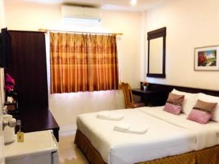 Room thumbnail 4