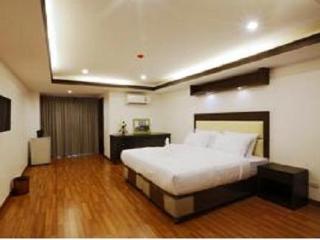 Room thumbnail 7