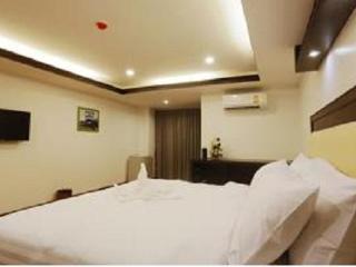 Room thumbnail 9