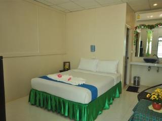 Room thumbnail 4