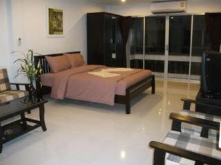Room thumbnail 3