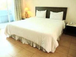 Room thumbnail 4