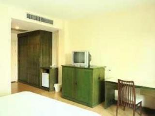 Room thumbnail 6