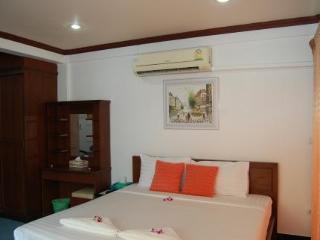 Room thumbnail 3