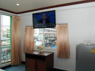 Room thumbnail 4