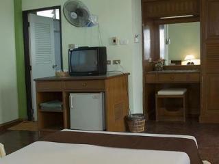 Room thumbnail 4