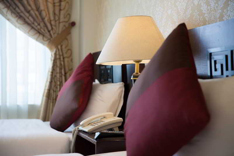 Room thumbnail 3