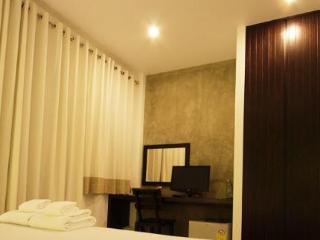 Room thumbnail 6
