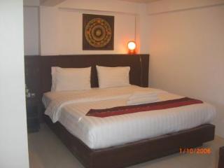 Room thumbnail 3