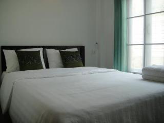 Room thumbnail 3