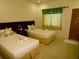 Room thumbnail 3