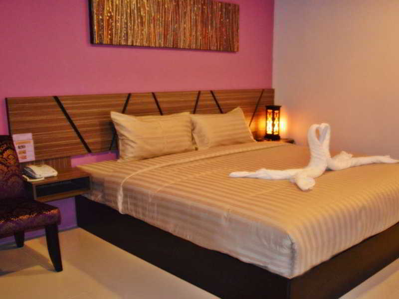 Room thumbnail 3