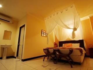 Room thumbnail 3