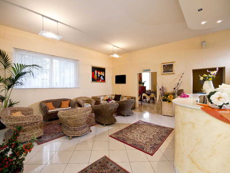 Lobby
 di Silvie Rose