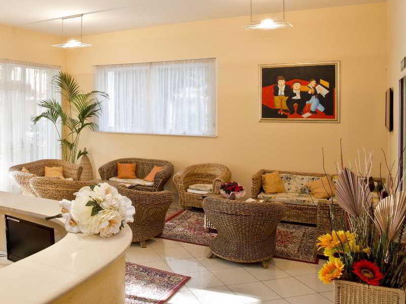 Lobby
 di Silvie Rose