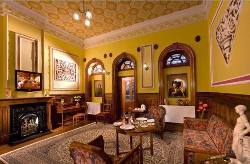 Room
 di WelcomHeritage Ferrnhills Royale Palace