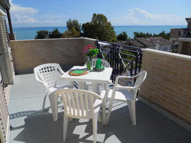 Terrace
 di Green Bay Village