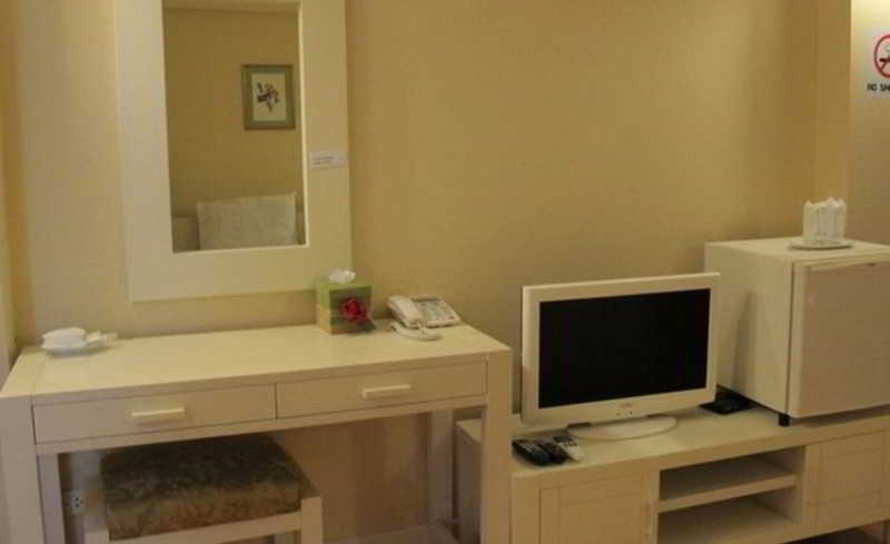 Room thumbnail 8