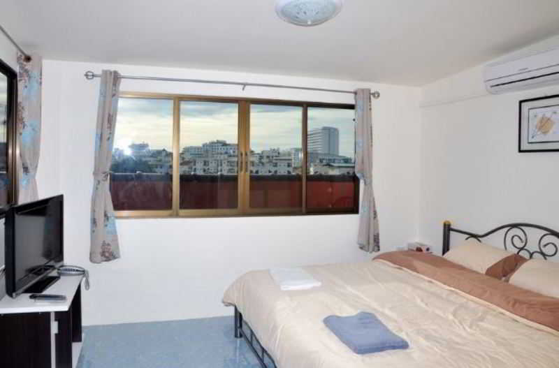 Room thumbnail 17