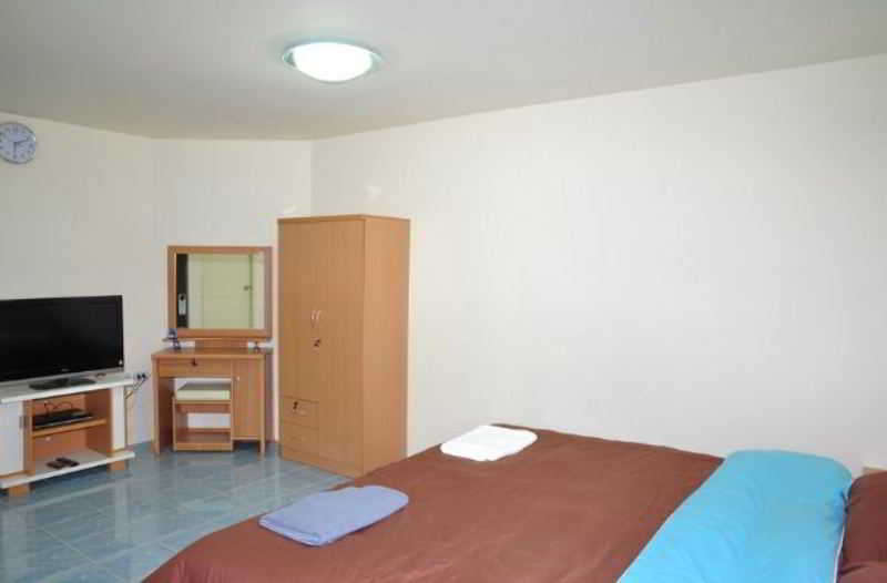 Room thumbnail 19