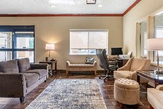 Quality Inn & Suites Bay City