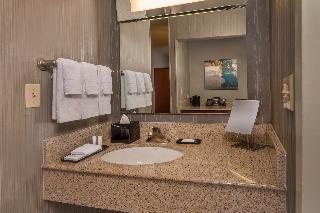 One Bedroom Suite - King - Mobility/Hearing Accessible - Tub