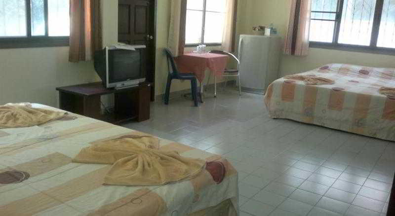 Room thumbnail 6