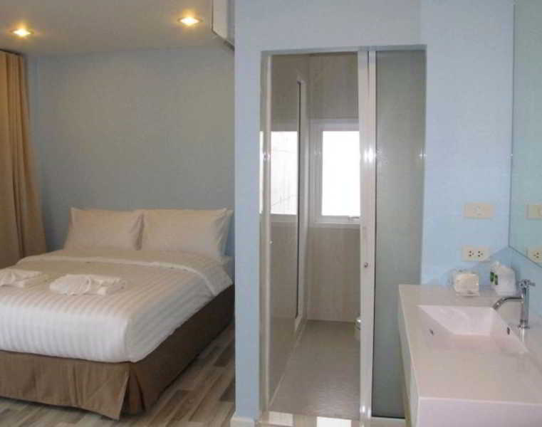 Room thumbnail 2
