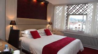 Hotel The Originals Grenoble Meylan Les 3 Roses, Grenoble