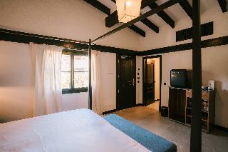 Room Room