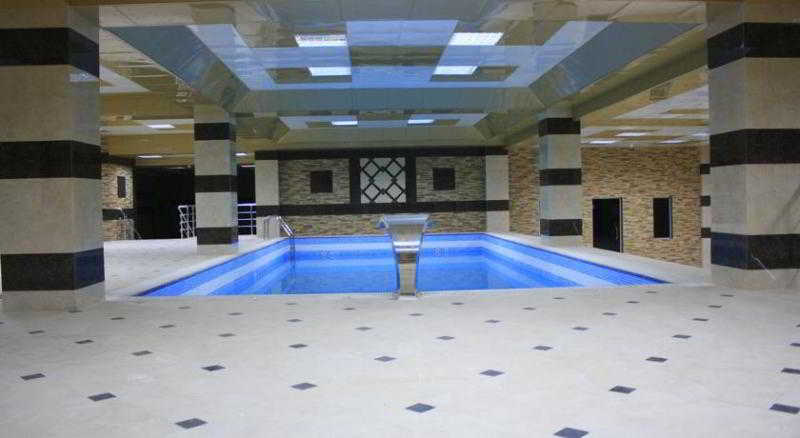 Pool
 di De Luxe