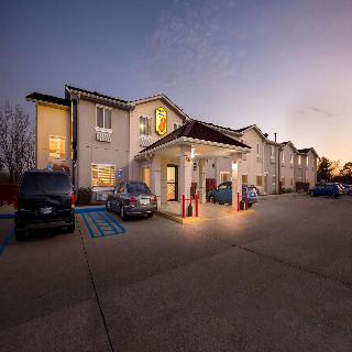 Super 8 by Wyndham Bloomington University Area